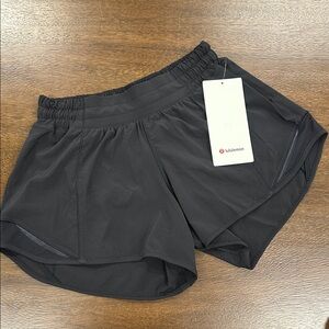 LuLuLemon - Hotty Hot LR Short 2.5" *Lined NWT